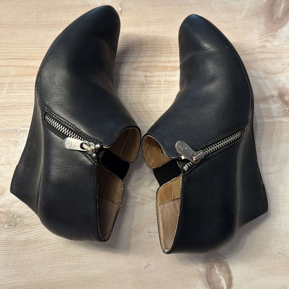 Adrienne Vittadini booties - Picture 2 of 7